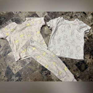 Disney Cream and Winnie the Pooh pajamas matching sets 18-24 months